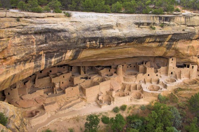 Which of these types of homes did the Anasazi NOT create?