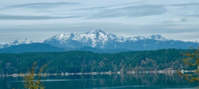 On what peninsula in Washington would you find the Olympic Mountains?