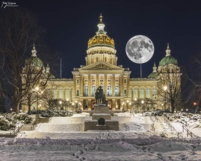 What is the capital of the state of Iowa?