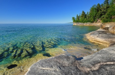 What is the name of the largest body of freshwater in the world at the United States and Canada share?
