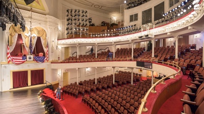 What is the name of the theater where President Abraham Lincoln was assassinated by John Wilkes Booth?
